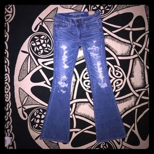 NWT AMERICAN EAGLE DESTROYED JEANS SZ 2-Reg RARE!!